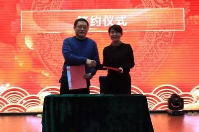 龙腾旅游集团在竹泉村红石寨答谢各地旅游大咖